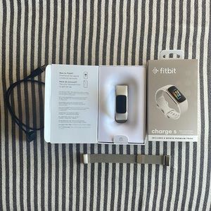 Fitbit Charge 5